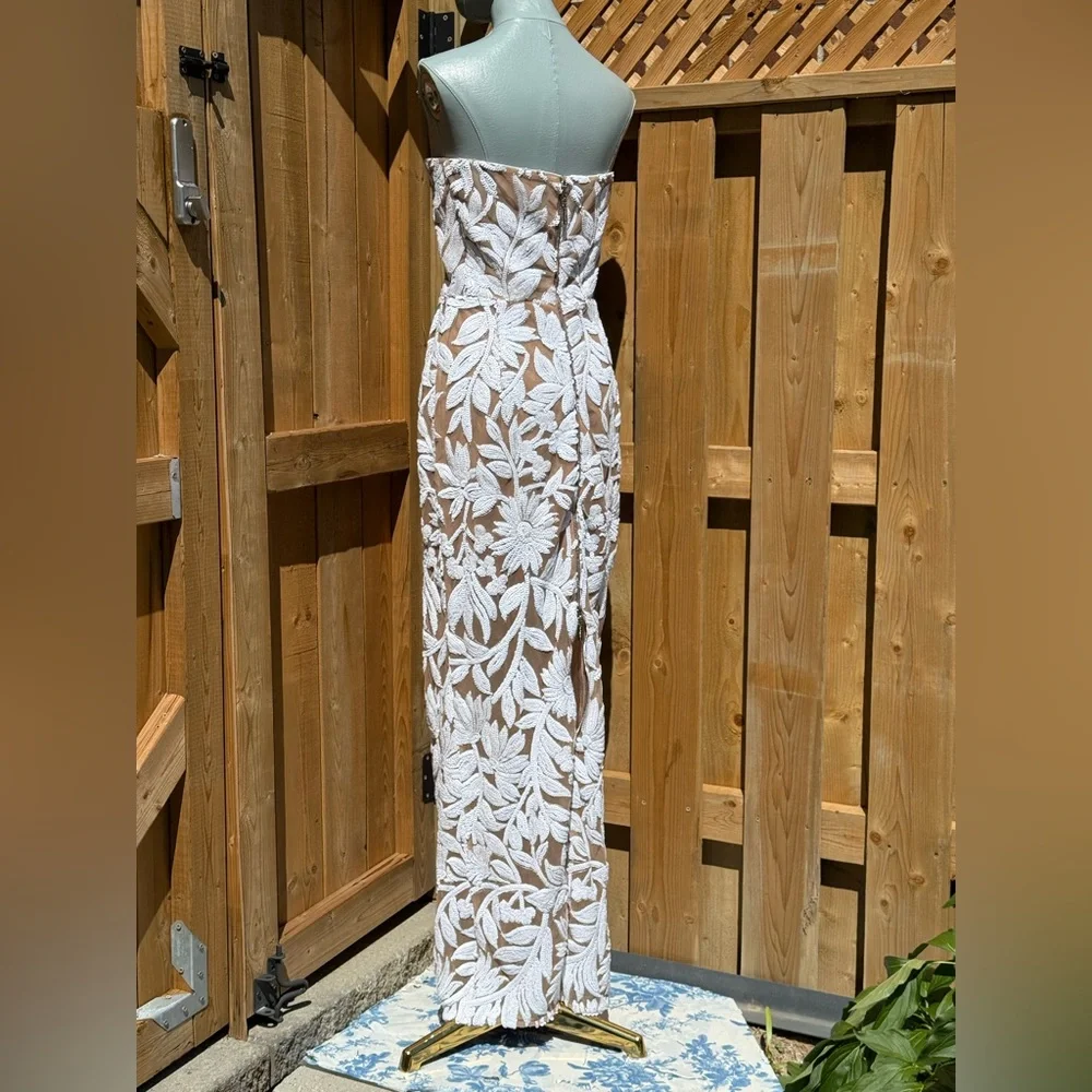 🆕 BRONX & BANCO 🧿 NWOT Dahlia Gown, White Sequin Floral Gown - Sz L US 8